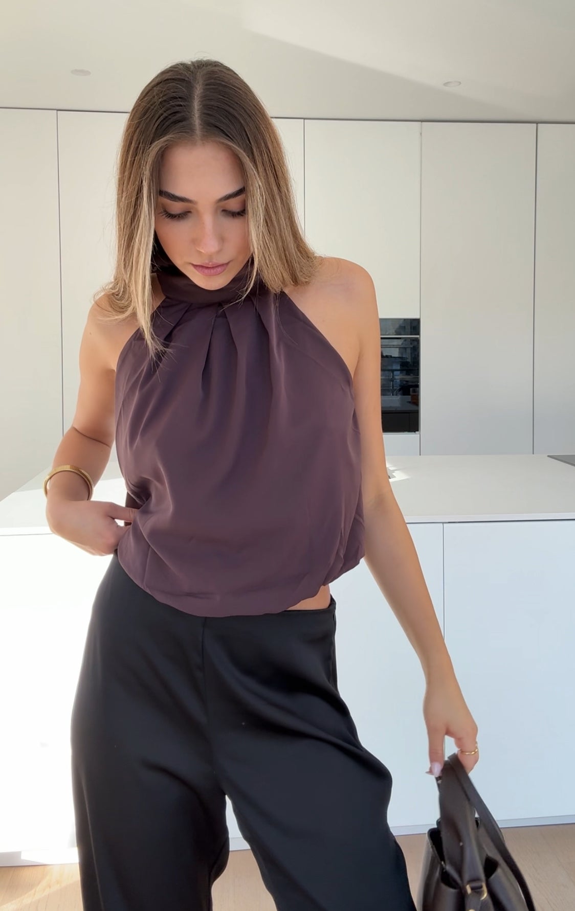 Top de satén con lazo chocolate