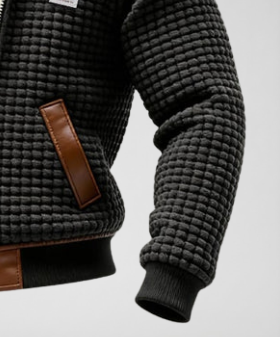 CHAQUETA TEXTURIZADA CON ACABADO DE CUERO REVESTIDO